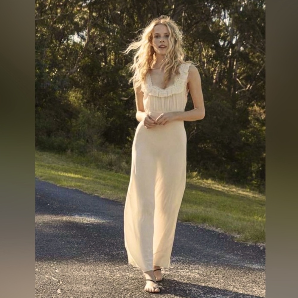 ISO: DÔEN Valencia Dress in Nutmilk, M